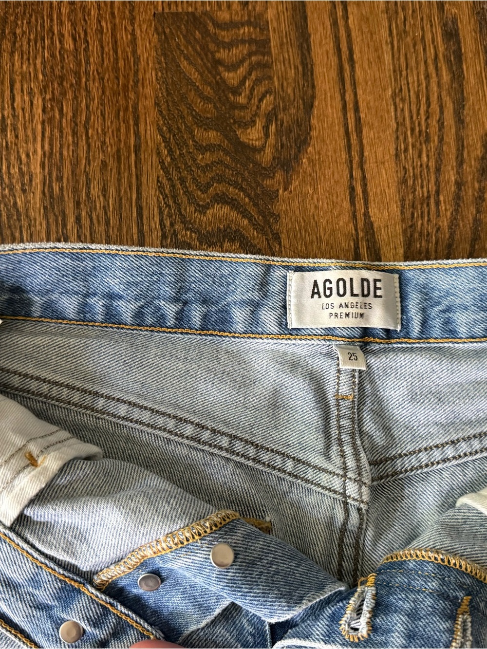 AGOLDE PARKER VINTAGE CUT OFF SHORT IN SWAPMEET - Picture 2 of 3